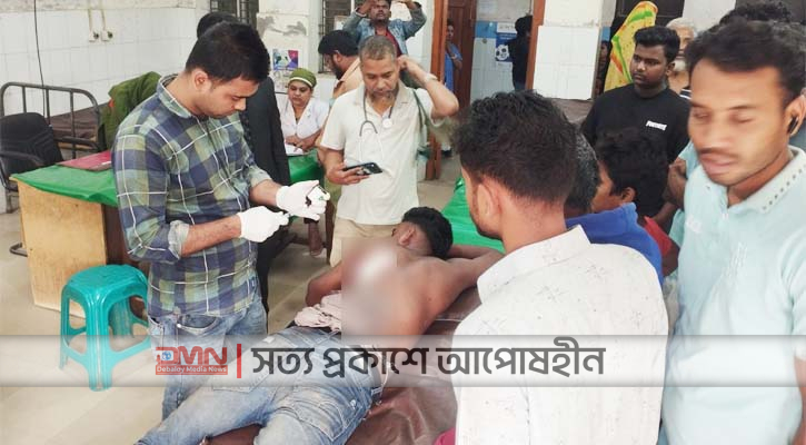 নড়াইল সদর হাসপাতালে সংঘর্ষে আহতদের চিকিৎসা প্রদান করা হচ্ছে।